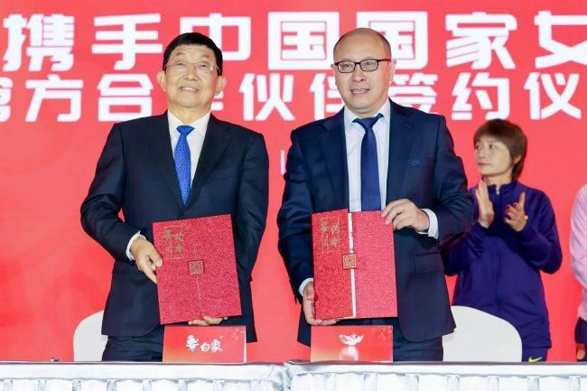 乳环连着铁链禁脔调教