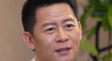 他掀开裙子舌头伸进去在线观看